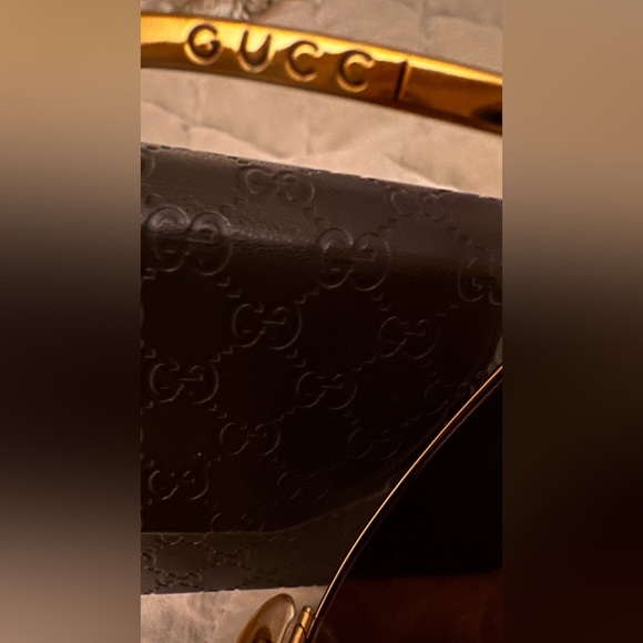 GUCCI OVAL SUNGLASSES WITH
GORGEOUS CASE - Picture 11 of 13
